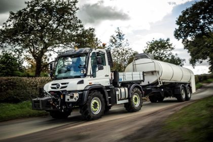 254 1 do pliku 6597 Unimog dostarcza mleko