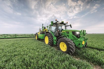 422 1 01 6765 John Deere ciagnik z opryskiwaczem r2g029874 LSC