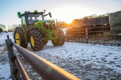 667 1 7081 Fot 1 John Deere Przygotuj ciagnik na zime z nowoczesnymi rozwiazaniami