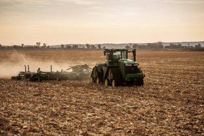 691 1 1 7082 9RX autonomous tractor 01
