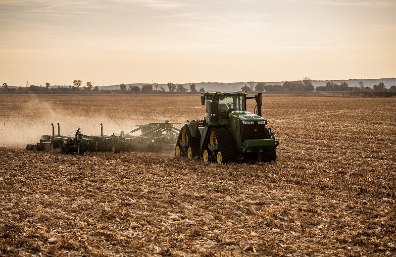 691 1 1 7082 9RX autonomous tractor 01