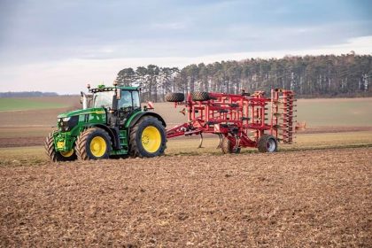 698 1 Fot. John Deere